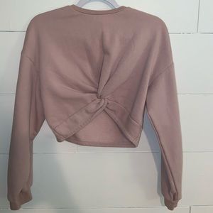Cropped knotted light pink sweatshirt